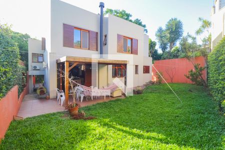 Casa à venda com 330m², 4 quartos e 3 vagas Casa à venda com 330m², 4 quartos e 3 vagasÁrea comum