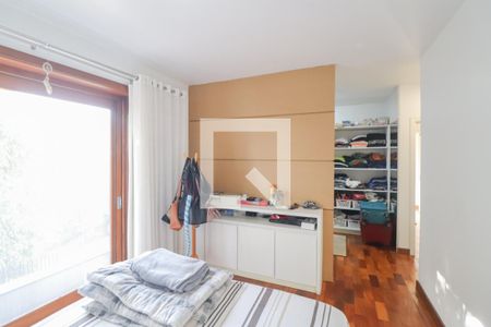 Casa à venda com 330m², 4 quartos e 3 vagas Casa à venda com 330m², 4 quartos e 3 vagasQuarto 1