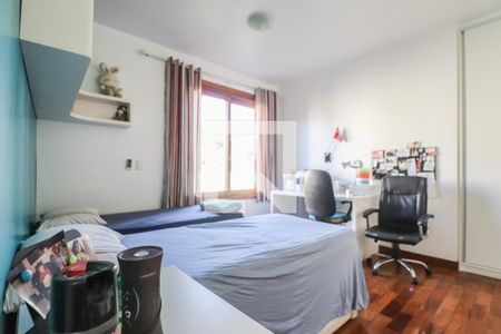 Casa à venda com 330m², 4 quartos e 3 vagas Casa à venda com 330m², 4 quartos e 3 vagasQuarto 2