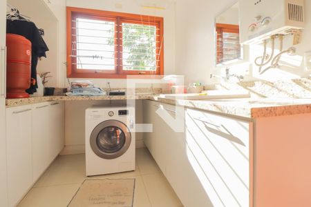 Casa à venda com 330m², 4 quartos e 3 vagas Casa à venda com 330m², 4 quartos e 3 vagasÁrea de Serviço