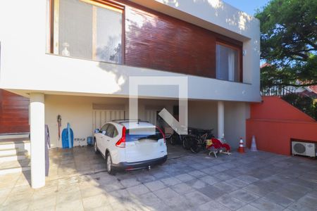 Casa à venda com 330m², 4 quartos e 3 vagas Casa à venda com 330m², 4 quartos e 3 vagasÁrea comum