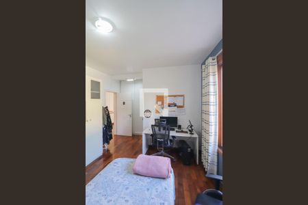 Casa à venda com 330m², 4 quartos e 3 vagas Casa à venda com 330m², 4 quartos e 3 vagasQuarto 3