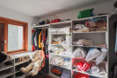 Casa à venda com 330m², 4 quartos e 3 vagas Casa à venda com 330m², 4 quartos e 3 vagasCloset do Quarto 2