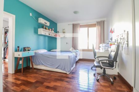 Casa à venda com 330m², 4 quartos e 3 vagas Casa à venda com 330m², 4 quartos e 3 vagasQuarto 2