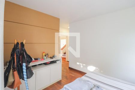 Casa à venda com 330m², 4 quartos e 3 vagas Casa à venda com 330m², 4 quartos e 3 vagasQuarto 1