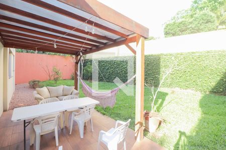 Casa à venda com 330m², 4 quartos e 3 vagas Casa à venda com 330m², 4 quartos e 3 vagasÁrea Externa