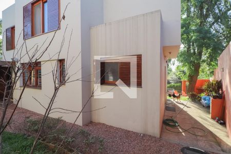 Casa à venda com 330m², 4 quartos e 3 vagas Casa à venda com 330m², 4 quartos e 3 vagasÁrea comum