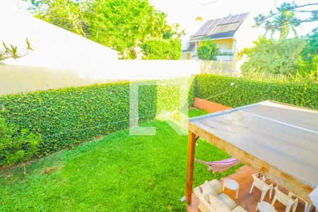 Casa à venda com 330m², 4 quartos e 3 vagas Casa à venda com 330m², 4 quartos e 3 vagasVista