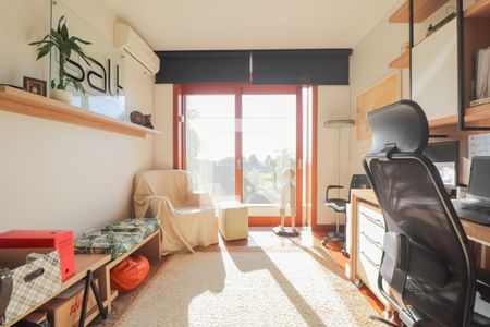 Casa à venda com 330m², 4 quartos e 3 vagas Casa à venda com 330m², 4 quartos e 3 vagasEscritório