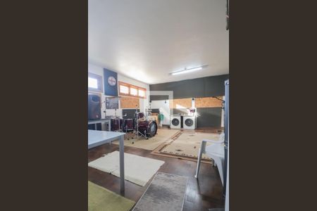 Casa à venda com 330m², 4 quartos e 3 vagas Casa à venda com 330m², 4 quartos e 3 vagasÁrea comum