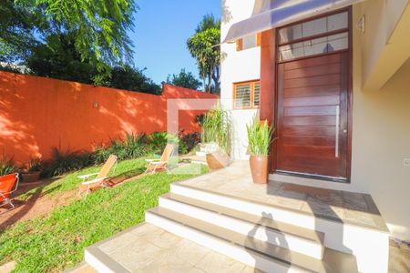 Casa à venda com 330m², 4 quartos e 3 vagas Casa à venda com 330m², 4 quartos e 3 vagasÁrea comum