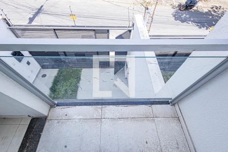 Casa à venda com 125m², 3 quartos e 2 vagas Casa à venda com 125m², 3 quartos e 2 vagasVaranda