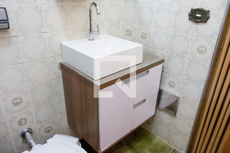 Casa à venda com 150m², 3 quartos e 2 vagas Casa à venda com 150m², 3 quartos e 2 vagasBanheiro