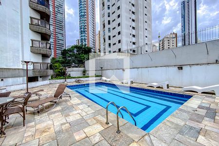 Apartamento à venda com 227m², 3 quartos e 3 vagasÁrea comum - Piscina
