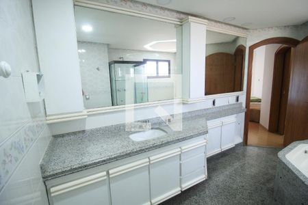 Apartamento à venda com 226m², 4 quartos e 3 vagas Apartamento à venda com 226m², 4 quartos e 3 vagasBanheiro/Suíte 1