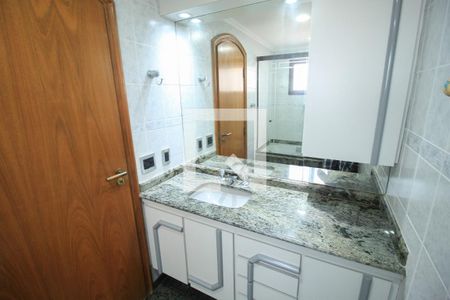 Apartamento à venda com 226m², 4 quartos e 3 vagas Apartamento à venda com 226m², 4 quartos e 3 vagasBanheiro/Suíte 3