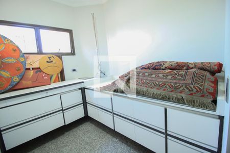 Apartamento à venda com 226m², 4 quartos e 3 vagas Apartamento à venda com 226m², 4 quartos e 3 vagasQuarto de Serviço