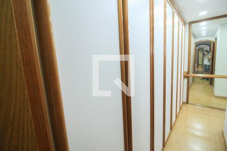 Apartamento à venda com 226m², 4 quartos e 3 vagas Apartamento à venda com 226m², 4 quartos e 3 vagasSuíte 2