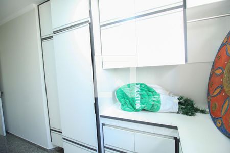 Apartamento à venda com 226m², 4 quartos e 3 vagas Apartamento à venda com 226m², 4 quartos e 3 vagasQuarto de Serviço