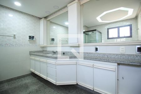 Apartamento à venda com 226m², 4 quartos e 3 vagas Apartamento à venda com 226m², 4 quartos e 3 vagasBanheiro/Suíte 1