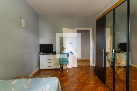 Casa à venda com 317m², 5 quartos e 4 vagas Casa à venda com 317m², 5 quartos e 4 vagasQuarto 4