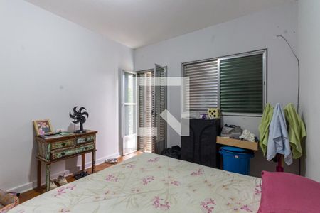 Casa à venda com 317m², 5 quartos e 4 vagas Casa à venda com 317m², 5 quartos e 4 vagasQuarto 3