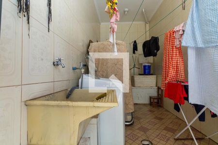 Casa à venda com 317m², 5 quartos e 4 vagas Casa à venda com 317m², 5 quartos e 4 vagasÁrea de Serviço