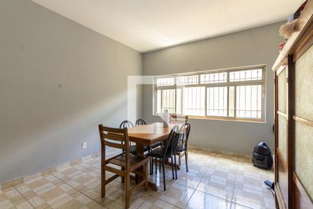 Casa à venda com 317m², 5 quartos e 4 vagas Casa à venda com 317m², 5 quartos e 4 vagasSala de Jantar