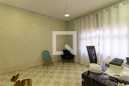 Casa à venda com 317m², 5 quartos e 4 vagas Casa à venda com 317m², 5 quartos e 4 vagasQuarto 5