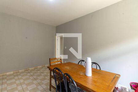 Casa à venda com 317m², 5 quartos e 4 vagas Casa à venda com 317m², 5 quartos e 4 vagasSala de Jantar