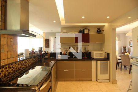 Apartamento à venda com 181m², 4 quartos e 4 vagasCozinha