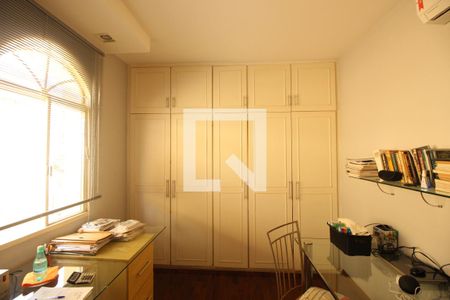 Apartamento à venda com 181m², 4 quartos e 4 vagasQuarto 2