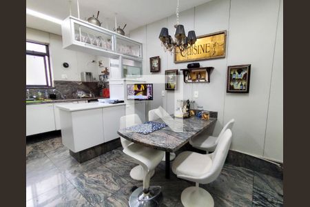 Apartamento à venda com 300m², 4 quartos e 3 vagasCozinha 