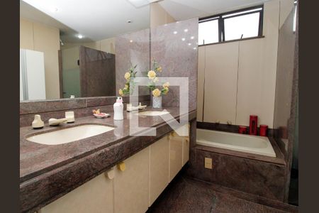 Apartamento à venda com 300m², 4 quartos e 3 vagasBanheiro