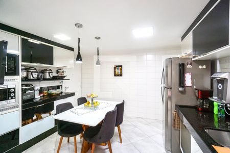 Apartamento à venda com 125m², 4 quartos e 2 vagas Apartamento à venda com 125m², 4 quartos e 2 vagasCozinha