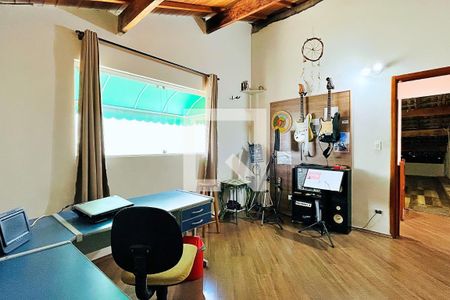 Casa à venda com 125m², 5 quartos e 2 vagas Casa à venda com 125m², 5 quartos e 2 vagasSótão
