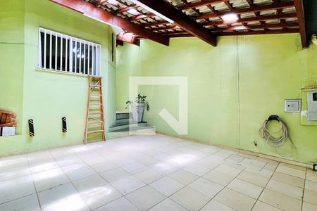 Casa à venda com 125m², 5 quartos e 2 vagas Casa à venda com 125m², 5 quartos e 2 vagasGaragem
