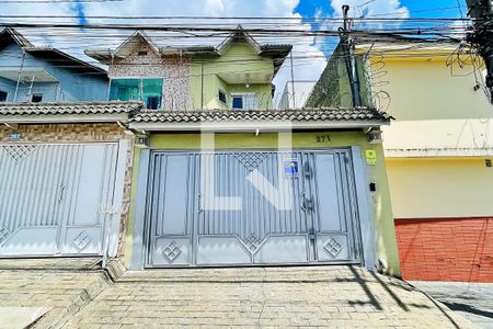 Casa à venda com 125m², 5 quartos e 2 vagas Casa à venda com 125m², 5 quartos e 2 vagasFachada