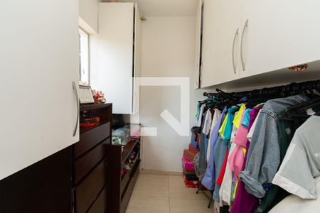 Casa à venda com 360m², 3 quartos e 6 vagas Casa à venda com 360m², 3 quartos e 6 vagasCloset do Quarto 2