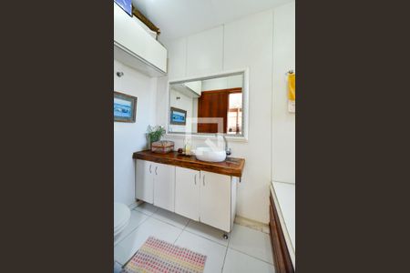 Apartamento à venda com 150m², 2 quartos e 2 vagas Apartamento à venda com 150m², 2 quartos e 2 vagasBanheiro
