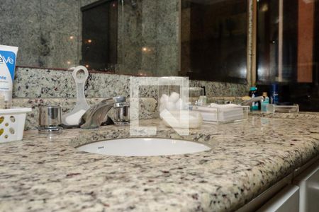 Apartamento à venda com 198m², 4 quartos e 4 vagasBanheiro da Suíte 1