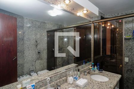 Apartamento à venda com 198m², 4 quartos e 4 vagasBanheiro da Suíte 1