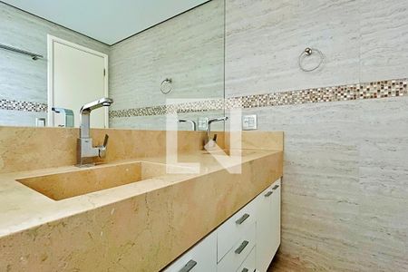 Apartamento à venda com 194m², 4 quartos e 3 vagas Apartamento à venda com 194m², 4 quartos e 3 vagasBanheiro da Suíte 2