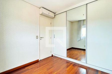 Apartamento à venda com 194m², 4 quartos e 3 vagas Apartamento à venda com 194m², 4 quartos e 3 vagasQuarto 2