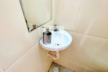 Casa à venda com 172m², 3 quartos e 2 vagas Casa à venda com 172m², 3 quartos e 2 vagasLavabo