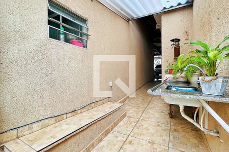 Casa à venda com 172m², 3 quartos e 2 vagas Casa à venda com 172m², 3 quartos e 2 vagasÁrea externa