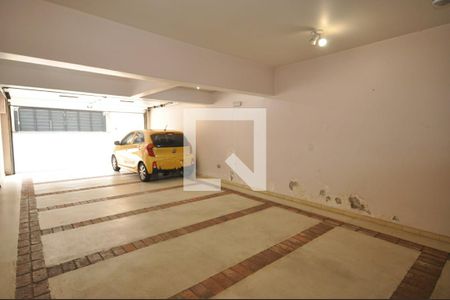 Casa à venda com 378m², 4 quartos e 8 vagas Casa à venda com 378m², 4 quartos e 8 vagasGaragem