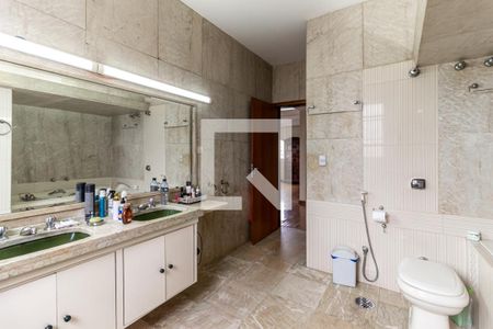 Apartamento à venda com 295m², 3 quartos e 2 vagasBanheiro da Suíte 3