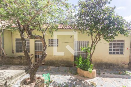 Casa à venda com 210m², 3 quartos e 2 vagas Casa à venda com 210m², 3 quartos e 2 vagasCasa dos Fundos