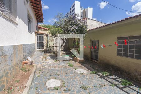 Casa à venda com 210m², 3 quartos e 2 vagas Casa à venda com 210m², 3 quartos e 2 vagasQuintal